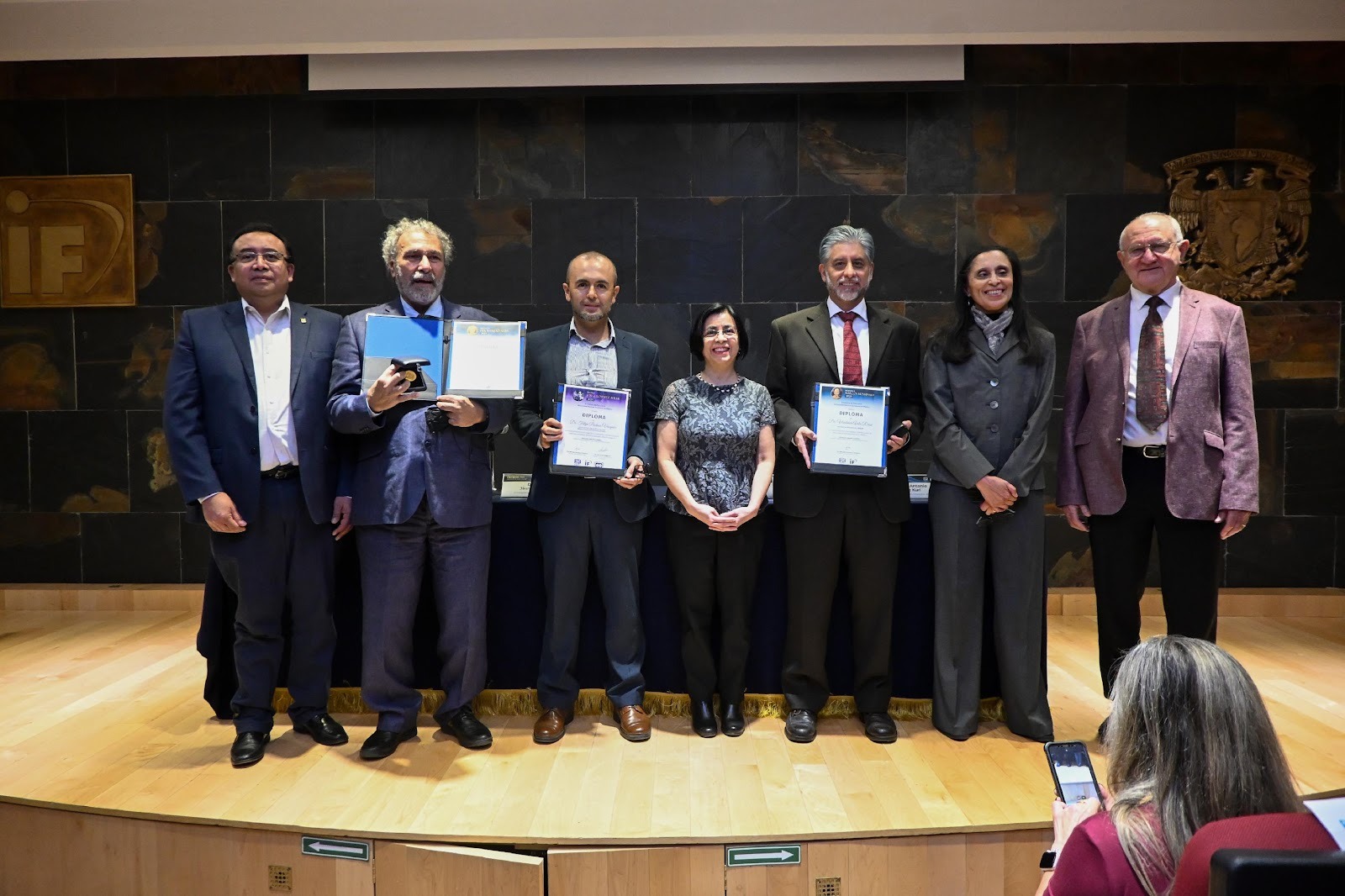 Investigador del Instituto de Astronomía recibe la Medalla Marcos Moshinsky en Física Teórica